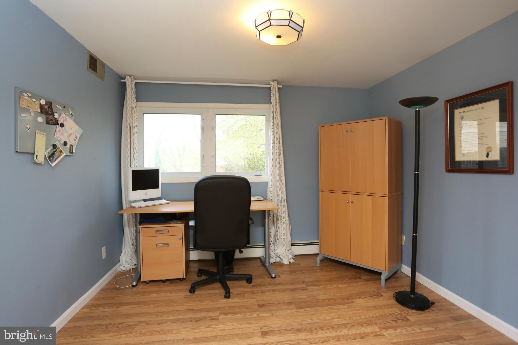 10124 Cornwall Road Fairfax, VA 22030 - Photo 24 of 30 Bedroom