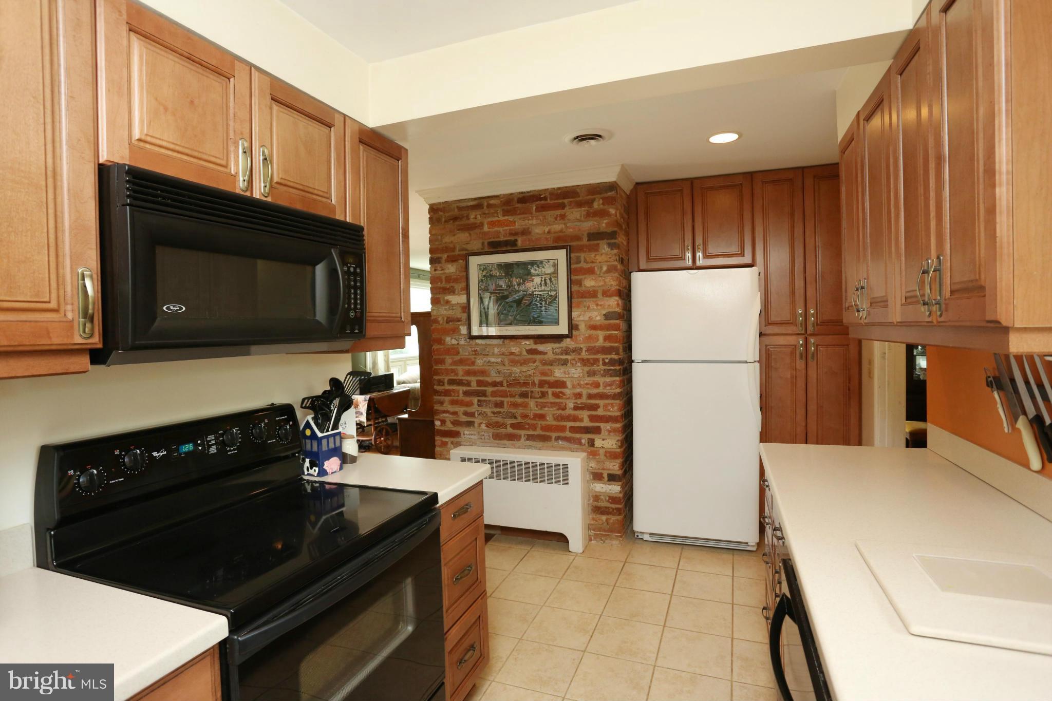 10124 Cornwall Road Fairfax, VA 22030 - Photo 10 of 30 Kitchen