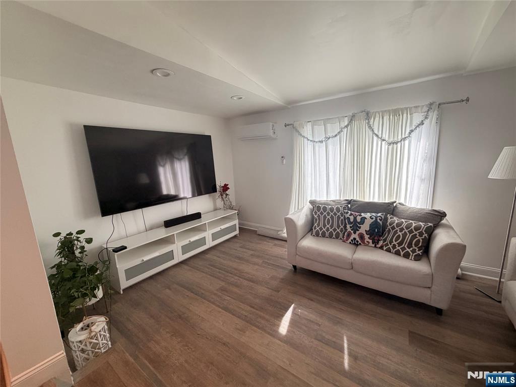 347 Forest Avenue Paramus, NJ 07652 - Photo 3 of 13