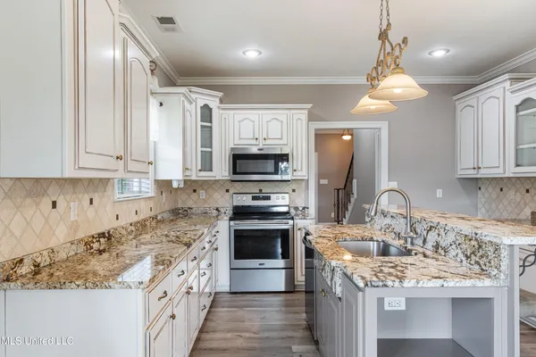 $635,000 | 5137 Meadow Pointe Drive, Southaven, MS 38672