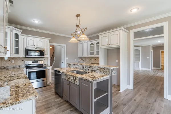 $635,000 | 5137 Meadow Pointe Drive, Southaven, MS 38672