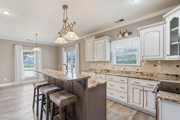 $635,000 | 5137 Meadow Pointe Drive, Southaven, MS 38672