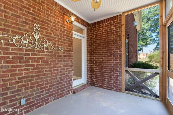 $635,000 | 5137 Meadow Pointe Drive, Southaven, MS 38672