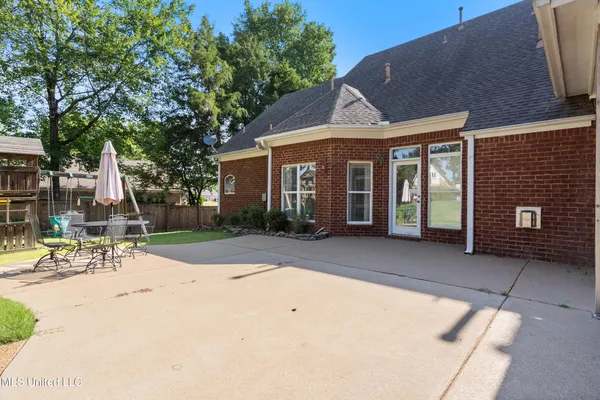 $635,000 | 5137 Meadow Pointe Drive, Southaven, MS 38672