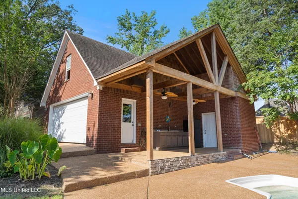 $635,000 | 5137 Meadow Pointe Drive, Southaven, MS 38672