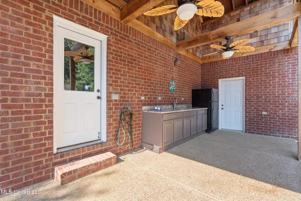 $635,000 | 5137 Meadow Pointe Drive, Southaven, MS 38672