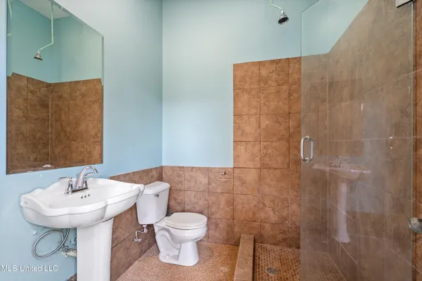 $635,000 | 5137 Meadow Pointe Drive, Southaven, MS 38672
