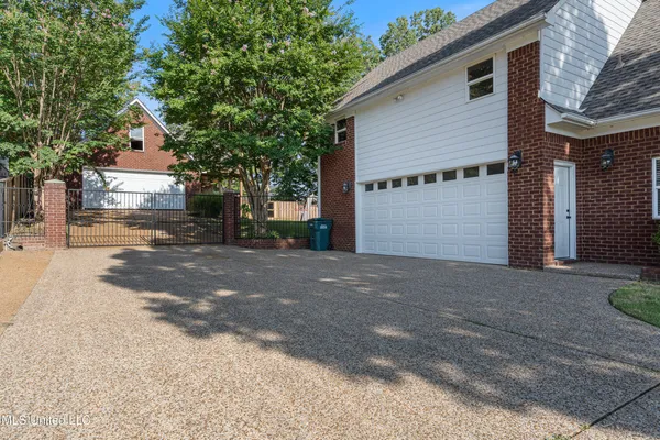 $635,000 | 5137 Meadow Pointe Drive, Southaven, MS 38672