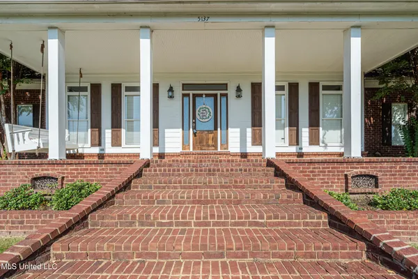$635,000 | 5137 Meadow Pointe Drive, Southaven, MS 38672
