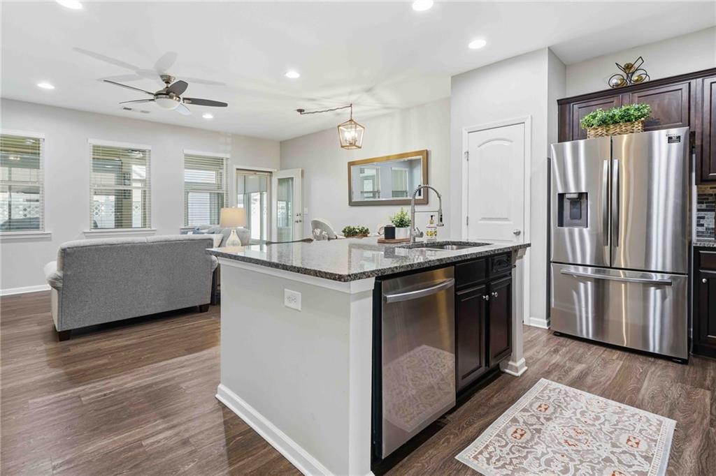 516 Riverview Lane Canton, GA 30114 - Photo 5 of 34