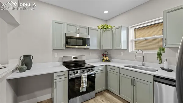 $300,000 | 121 West Fountain Boulevard, Colorado Springs, CO 80903