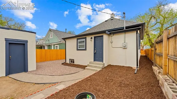$300,000 | 121 West Fountain Boulevard, Colorado Springs, CO 80903