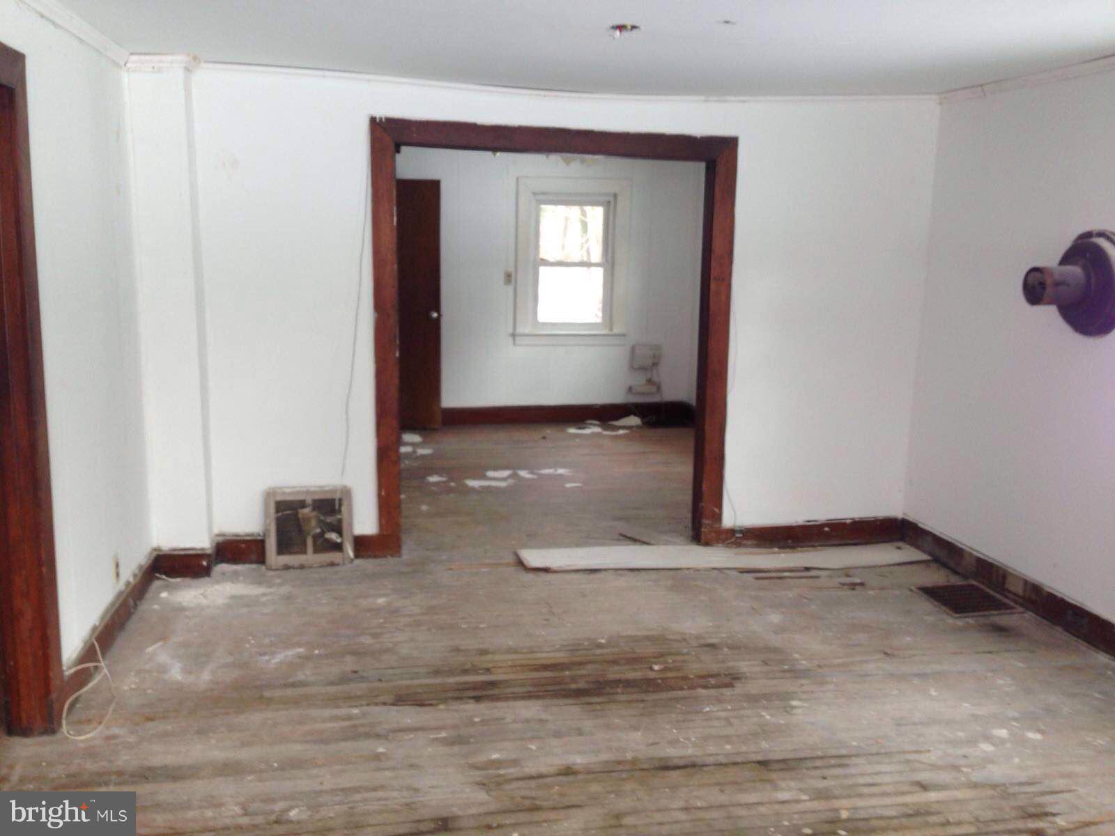 1806 Johnson Road Annapolis, MD 21409 - Photo 5 of 11 Living Room