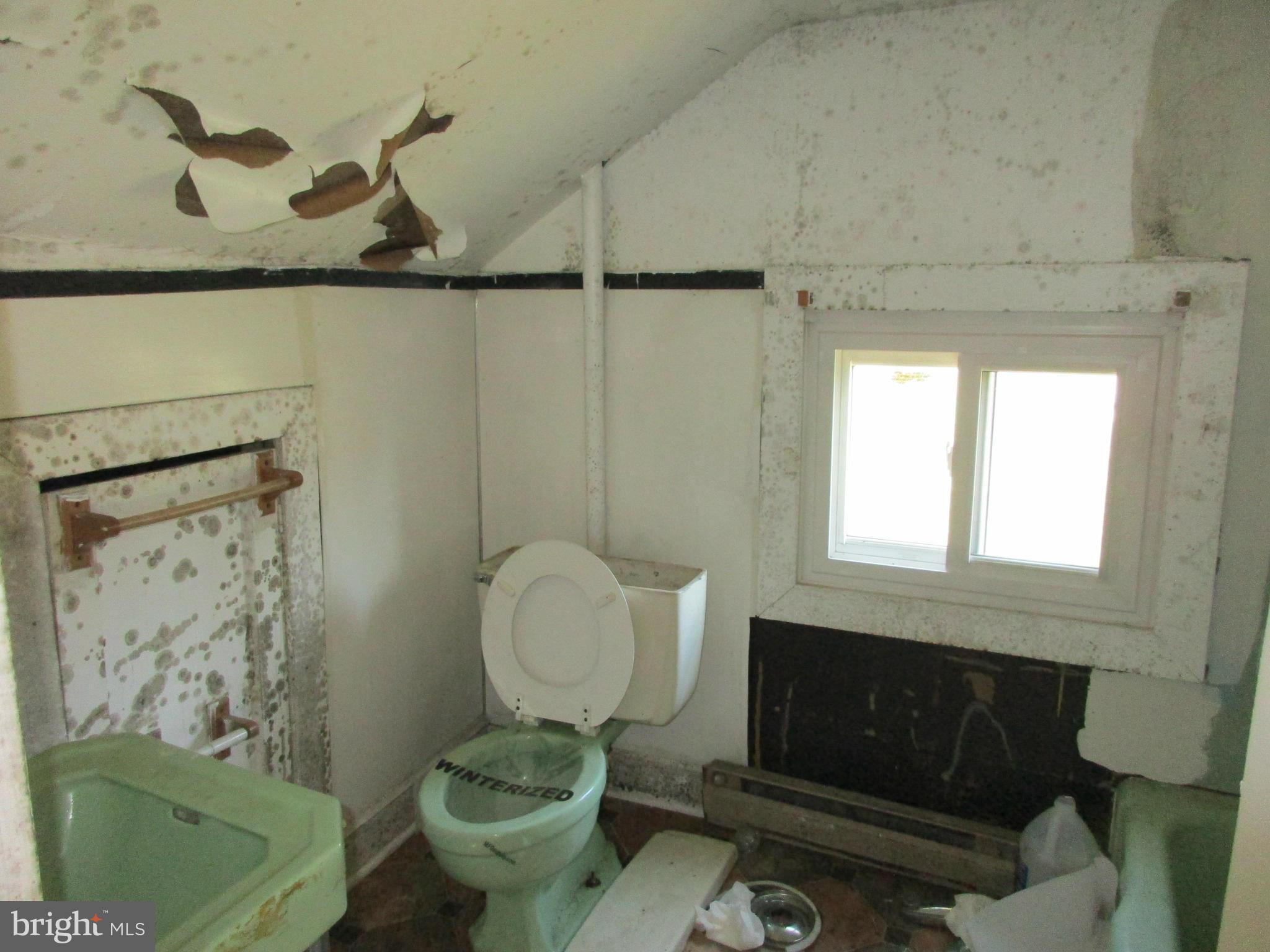 1806 Johnson Road Annapolis, MD 21409 - Photo 10 of 11 Bath
