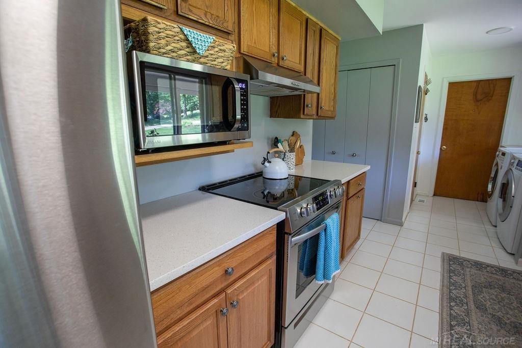 1596 Kingsmere Circle Rochester Hills, MI 48309 - Photo 5 of 23