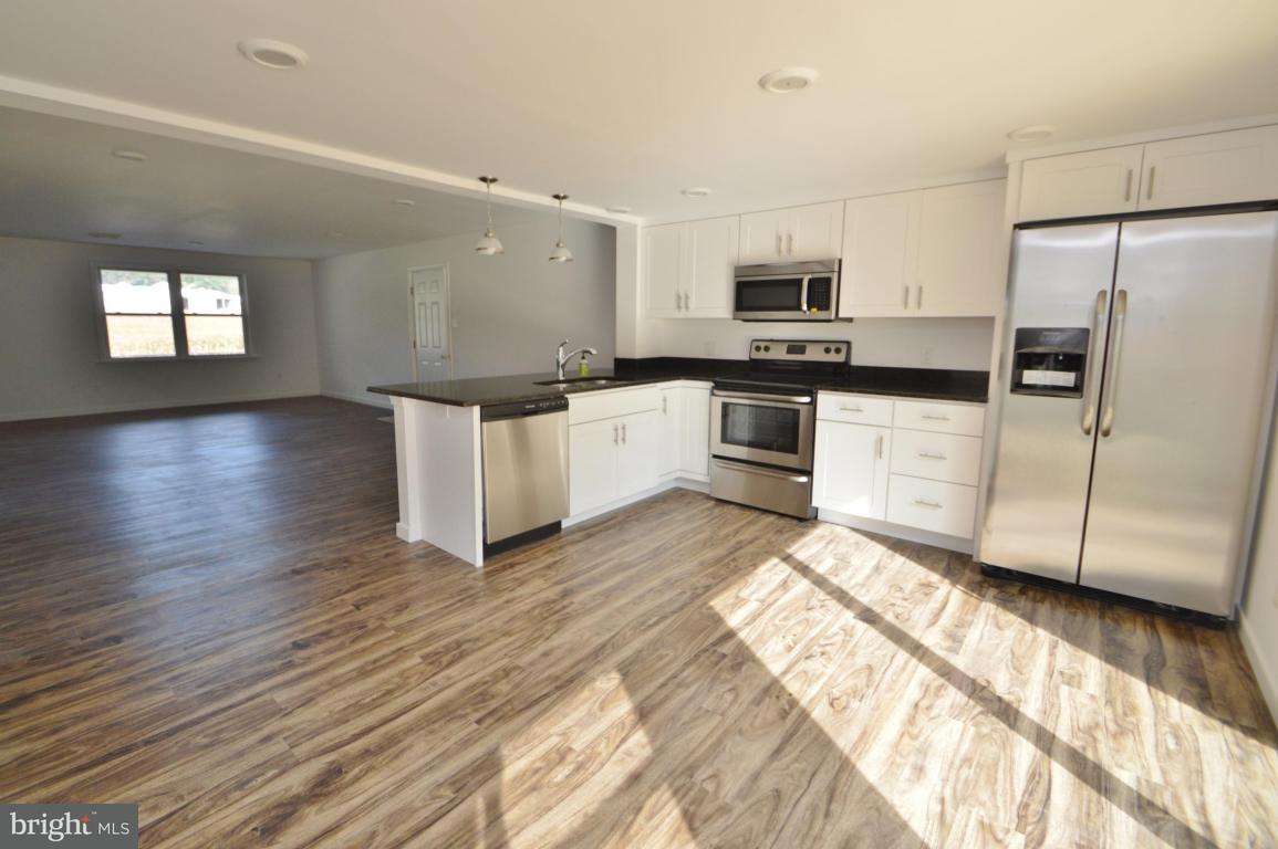 1073 Mountain Road Manheim, PA 17545 - Photo 2 of 19