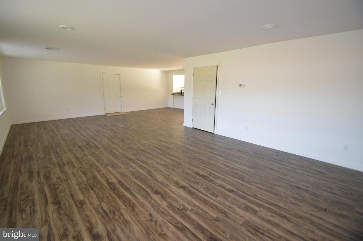 1073 Mountain Road Manheim, PA 17545 - Photo 4 of 19