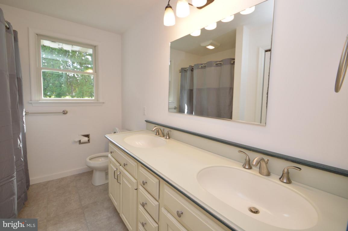1073 Mountain Road Manheim, PA 17545 - Photo 8 of 19