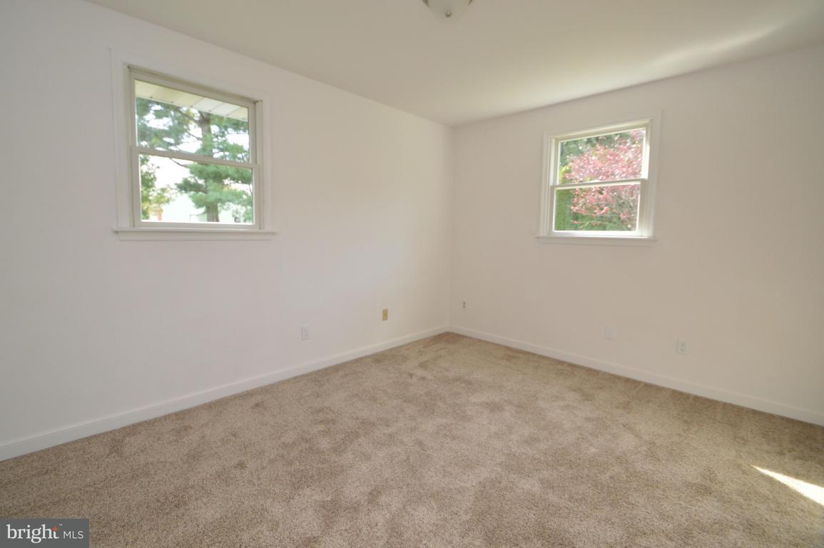 1073 Mountain Road Manheim, PA 17545 - Photo 10 of 19