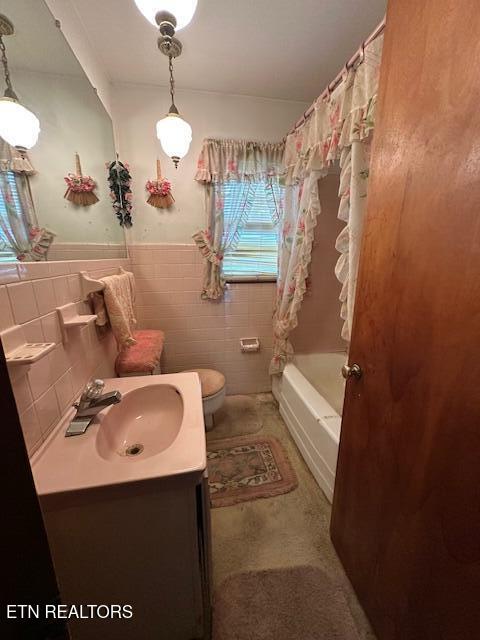 11532 Wilderness Road Ewing, VA 24248 - Photo 15 of 20 guest bathroom