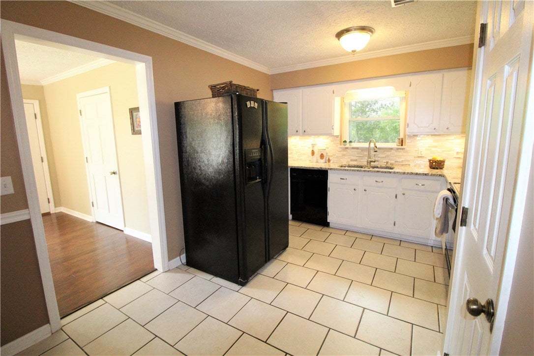 608 Rustic Street Opelika, AL 36801 - Photo 10 of 36 Gallery Image 10