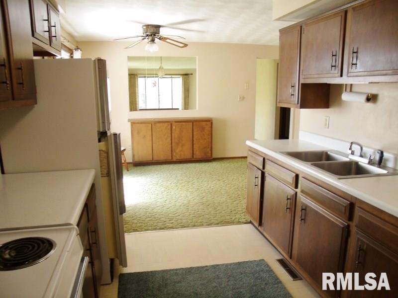 108 Spring Creek Terrace Washington, IL 61571 - Photo 11 of 33