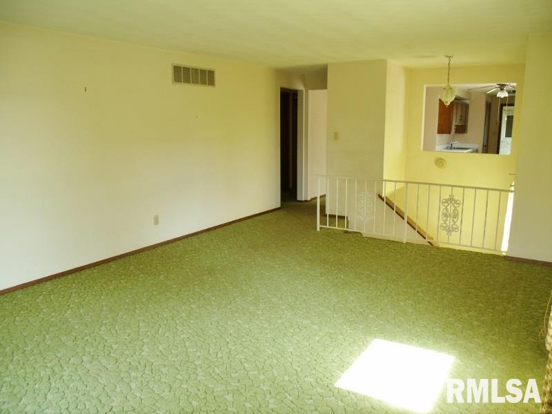 108 Spring Creek Terrace Washington, IL 61571 - Photo 5 of 33