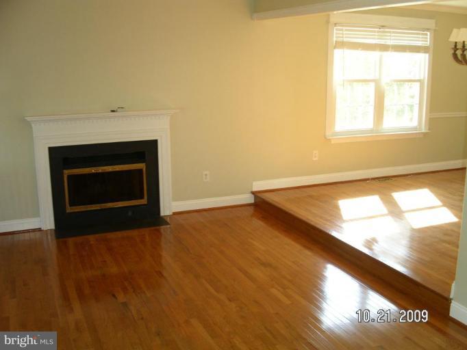24412 Fossen Road Damascus, MD 20872 - Photo 5 of 20 Living Room