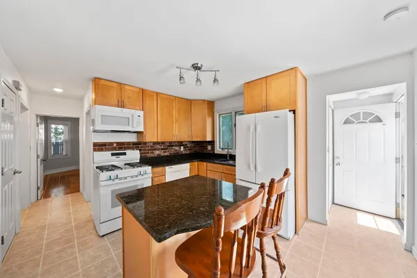$2,750 | 12 Rosemont Road, Unit 1, Weymouth, MA 02191