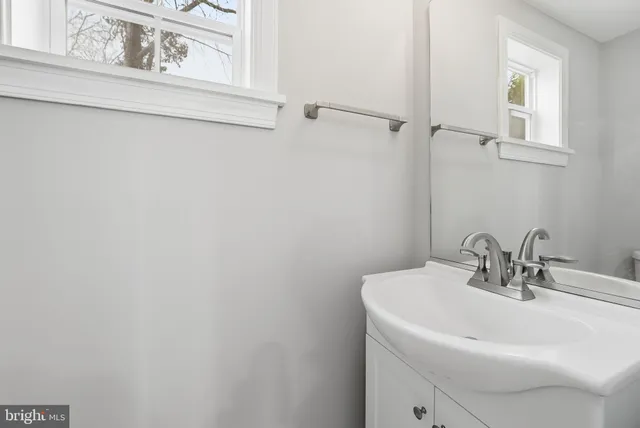 $4,000 | 2111 32nd Place Southeast, Washington, DC 20020