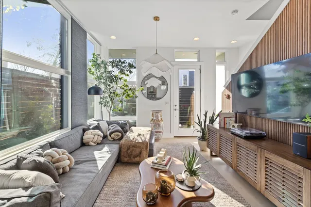 $3,800 | 1904 East 17th Street, Unit B, Austin, TX 78702