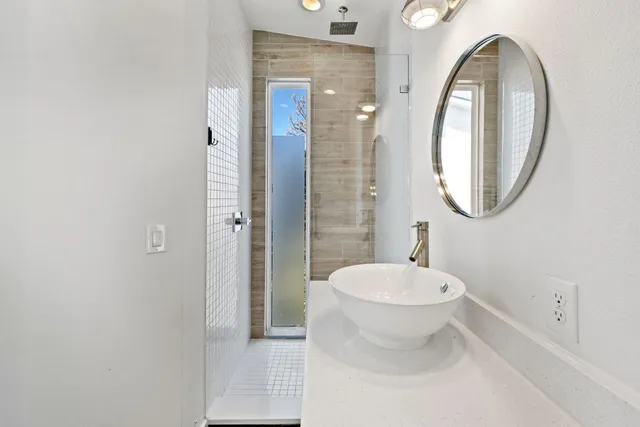 $3,800 | 1904 East 17th Street, Unit B, Austin, TX 78702