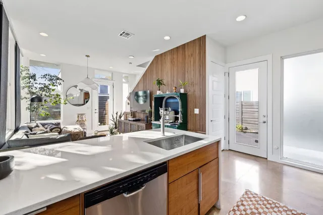 $3,800 | 1904 East 17th Street, Unit B, Austin, TX 78702