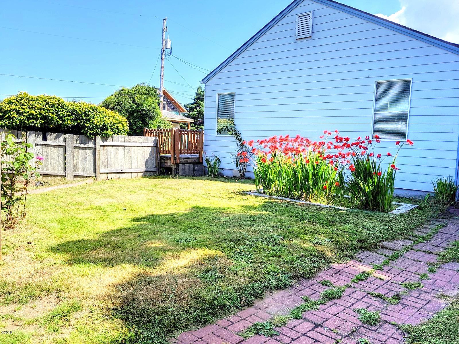 529 Southwest 5th Street Newport, OR 97365 - Photo 3 of 14 Side Yard
