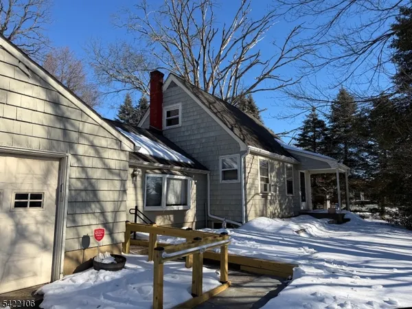 $750,000 | 124 Gates Avenue, Gillette, NJ 07933