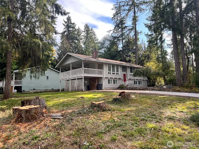 $2,200 | 251 East Lakeshore Drive, Allyn, WA 98524
