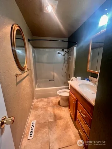 $2,200 | 251 East Lakeshore Drive, Allyn, WA 98524