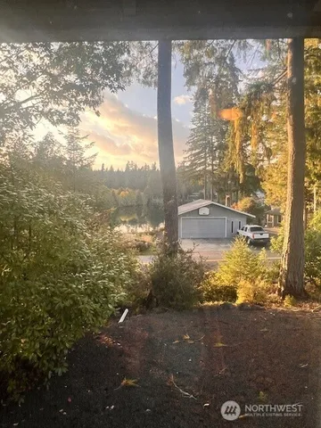 $2,200 | 251 East Lakeshore Drive, Allyn, WA 98524