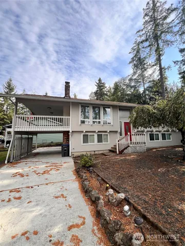 $2,200 | 251 East Lakeshore Drive, Allyn, WA 98524