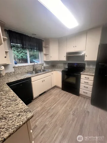 $2,200 | 251 East Lakeshore Drive, Allyn, WA 98524