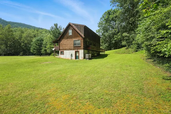 $475,000 | 2070 Woodson Road, Roseland, VA 22967