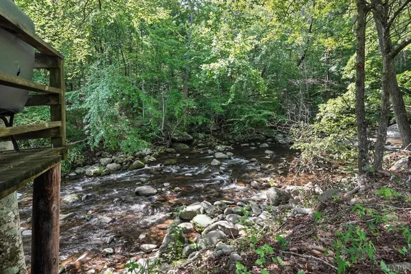 $475,000 | 2070 Woodson Road, Roseland, VA 22967