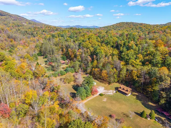 $475,000 | 2070 Woodson Road, Roseland, VA 22967