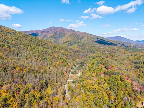 $475,000 | 2070 Woodson Road, Roseland, VA 22967