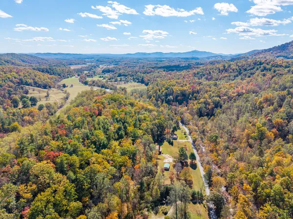 $475,000 | 2070 Woodson Road, Roseland, VA 22967