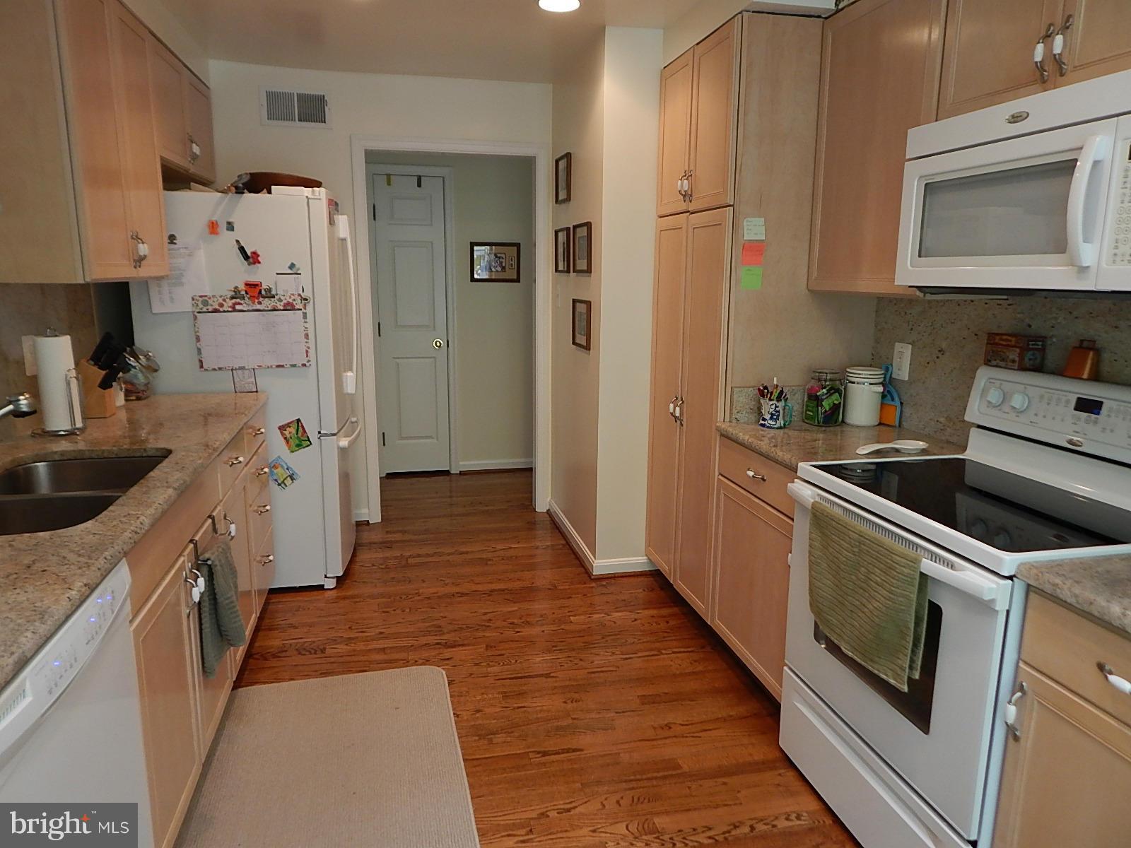 8301 Southstream Run Springfield, VA 22153 - Photo 14 of 27 Kitchen