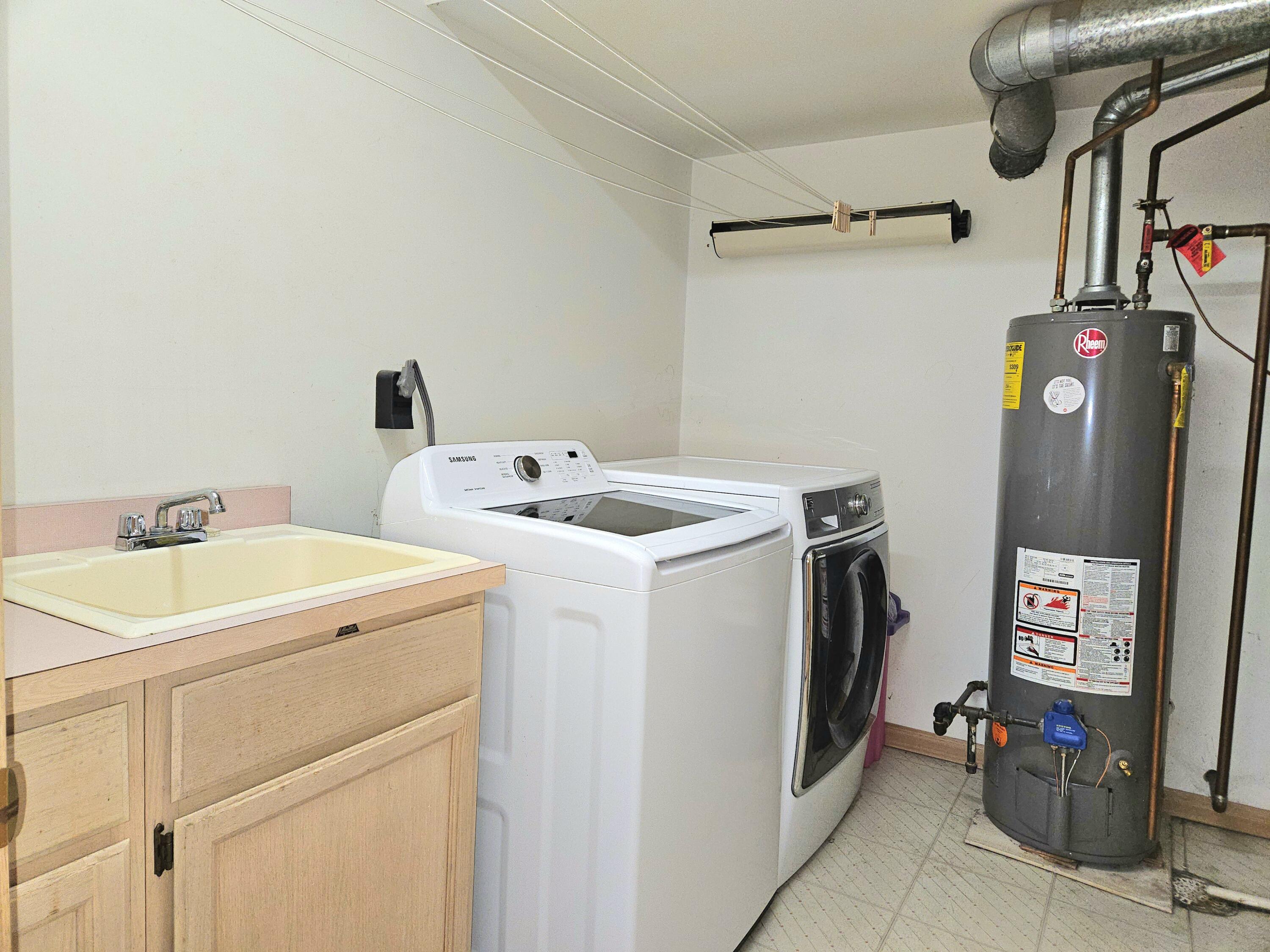 1518 West 96th Place Crown Point, IN 46307 - Photo 31 of 42 a utility room with dryer and washer