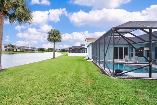 a view of a yard and entertaining space