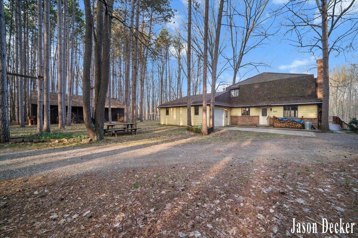 24-EXTERIOR 04A