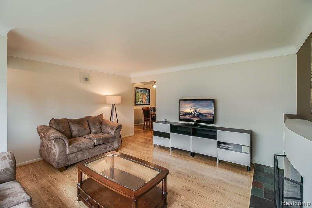 17355 West 14 Mile Road Beverly Hills, MI 48025 - Photo 4 of 25
